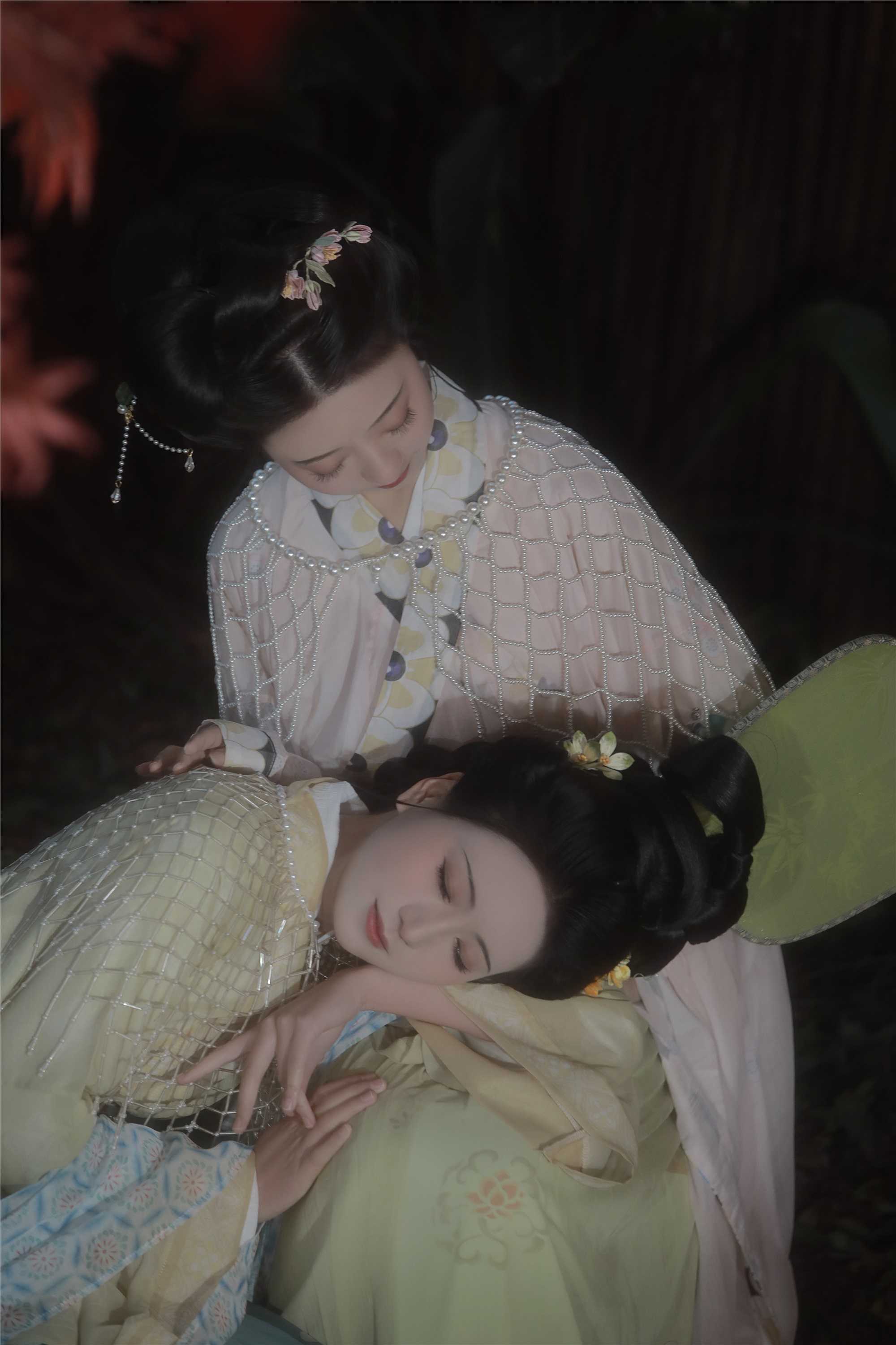 YITUYU艺图语 2025.02.06 眉目自成诗三百，鬓如春风裁 一固美撇捺